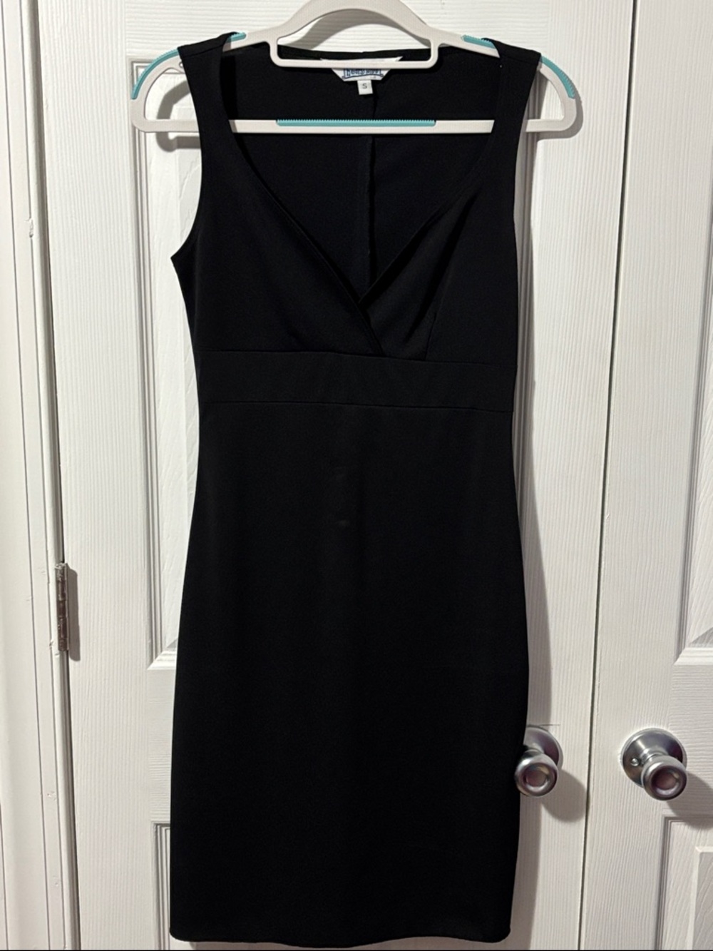 Ann Taylor Black Sleeveless V-Neck Midi Dress